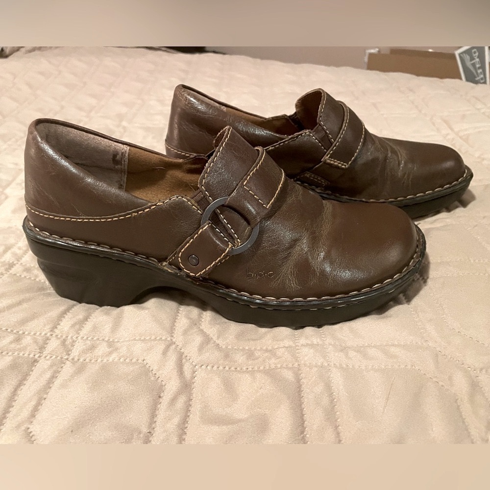 BOC leather slide on round closed toe shoes with buckle decor low heel  8M brown